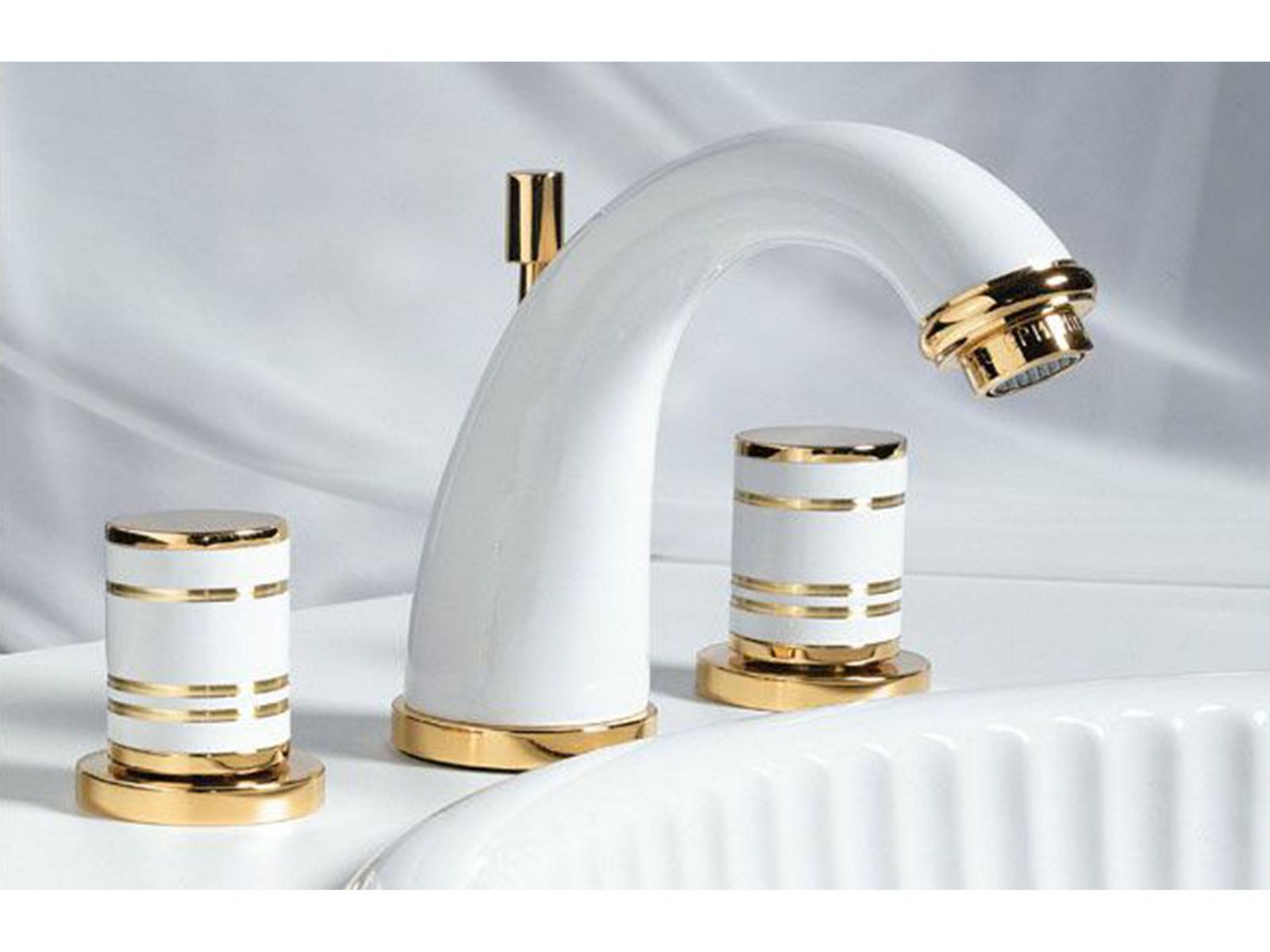 3/4 view of product