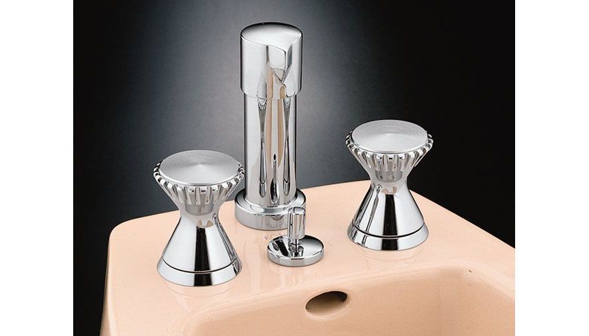 3/4 view of product