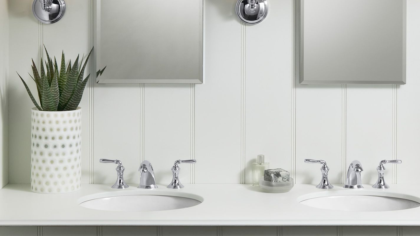 ความสดใสที่แท้จริง: การออกแบบห้องน้ำในโทนสีขาว