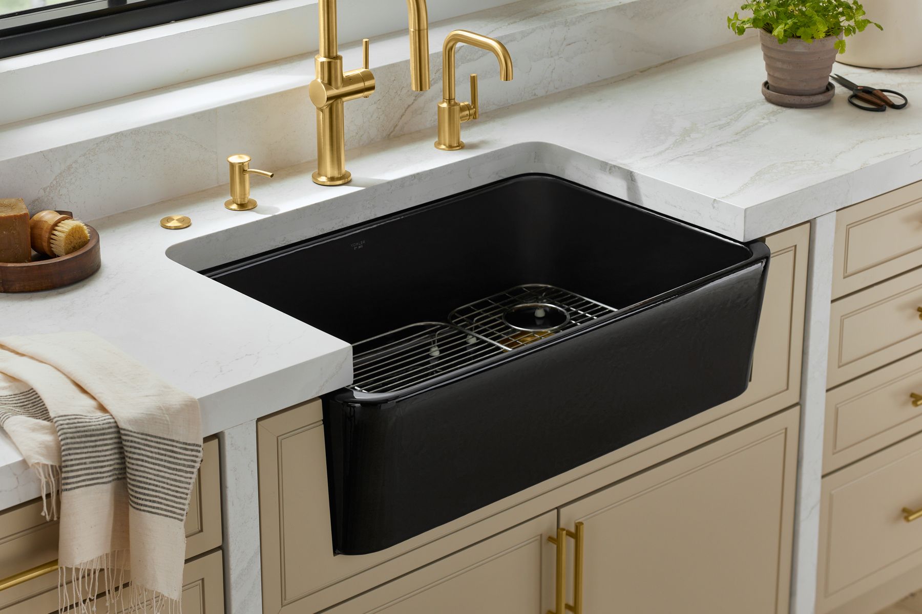 Farmhouse sink towel bar hotsell