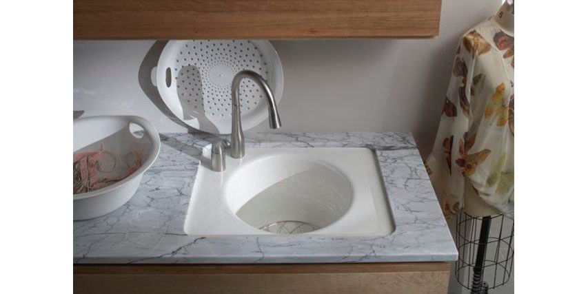 3/4 view of product