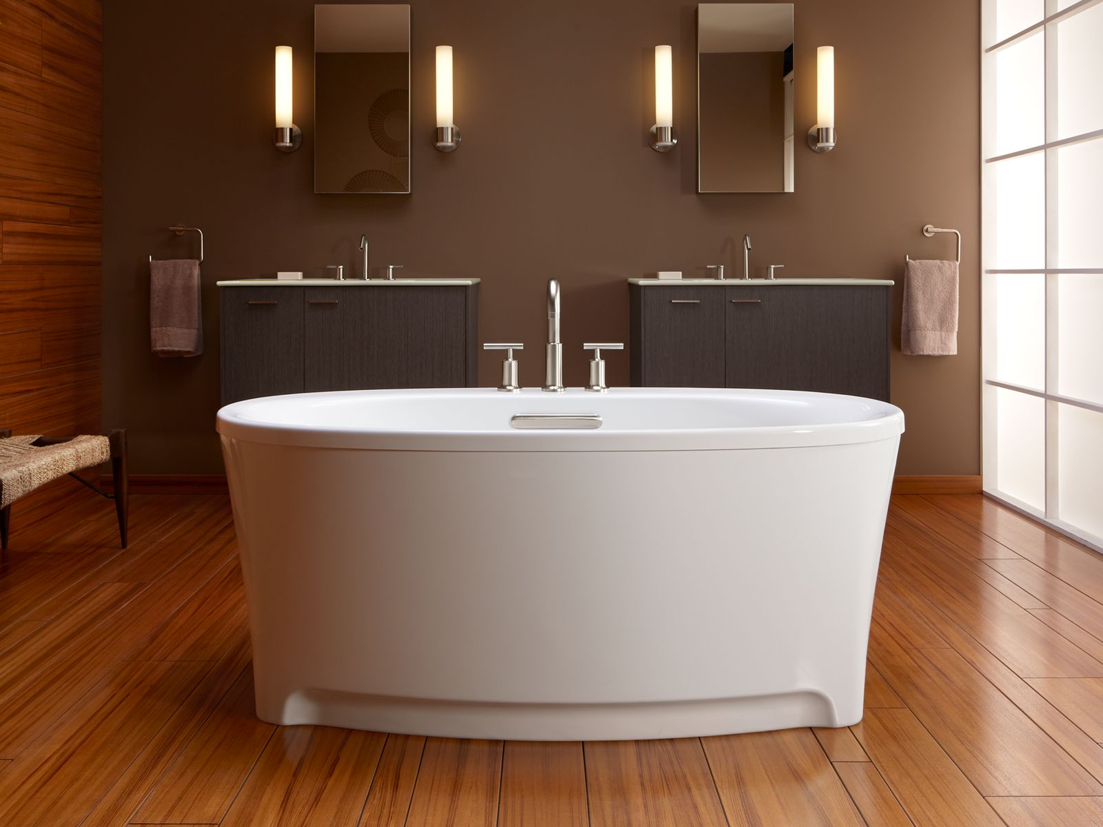 Up to 2 walls & multiple product categories visible