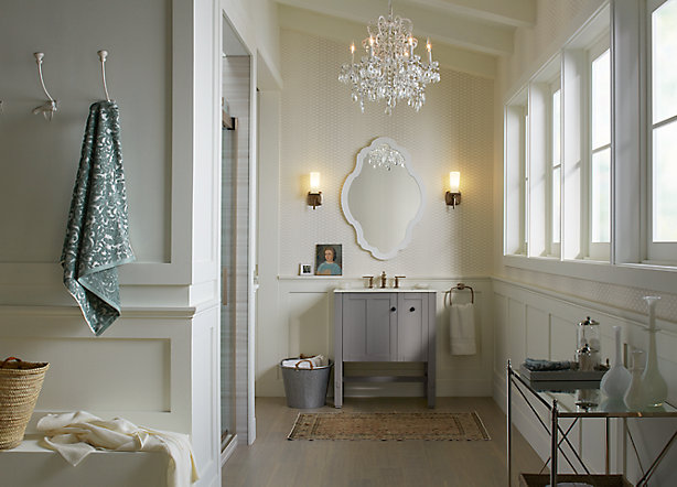 Classic bathroom with exposed beams, open windows and white fixtures