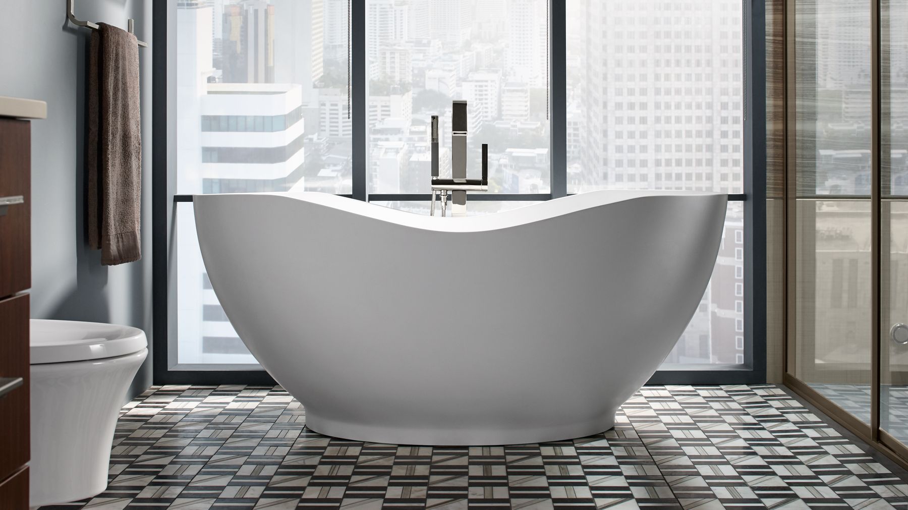 Master bathroom with teacup-shape bathtub and city view