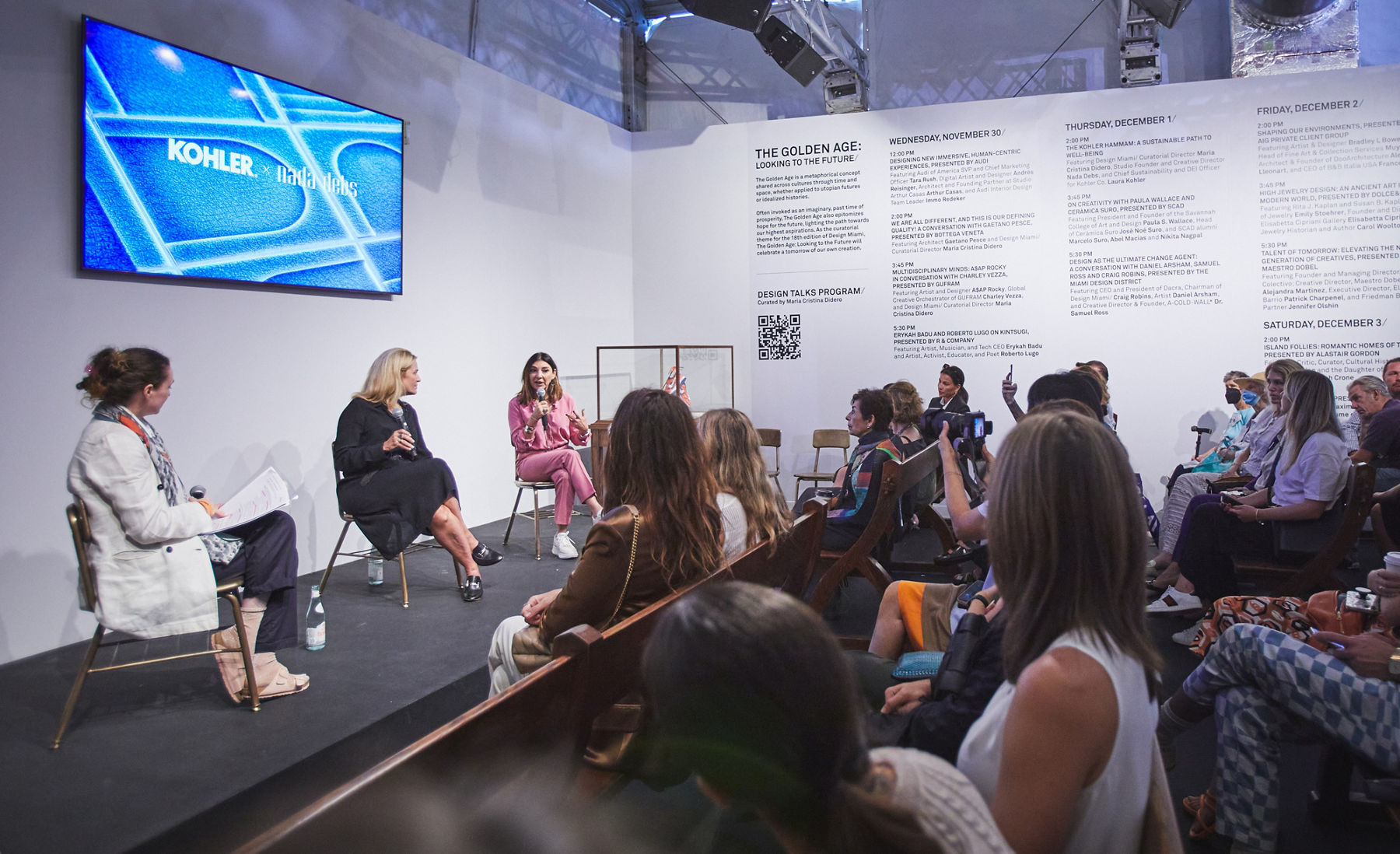 Nada Debs et Laura Kohler menant une discussion lors de l’événement Design Miami.
