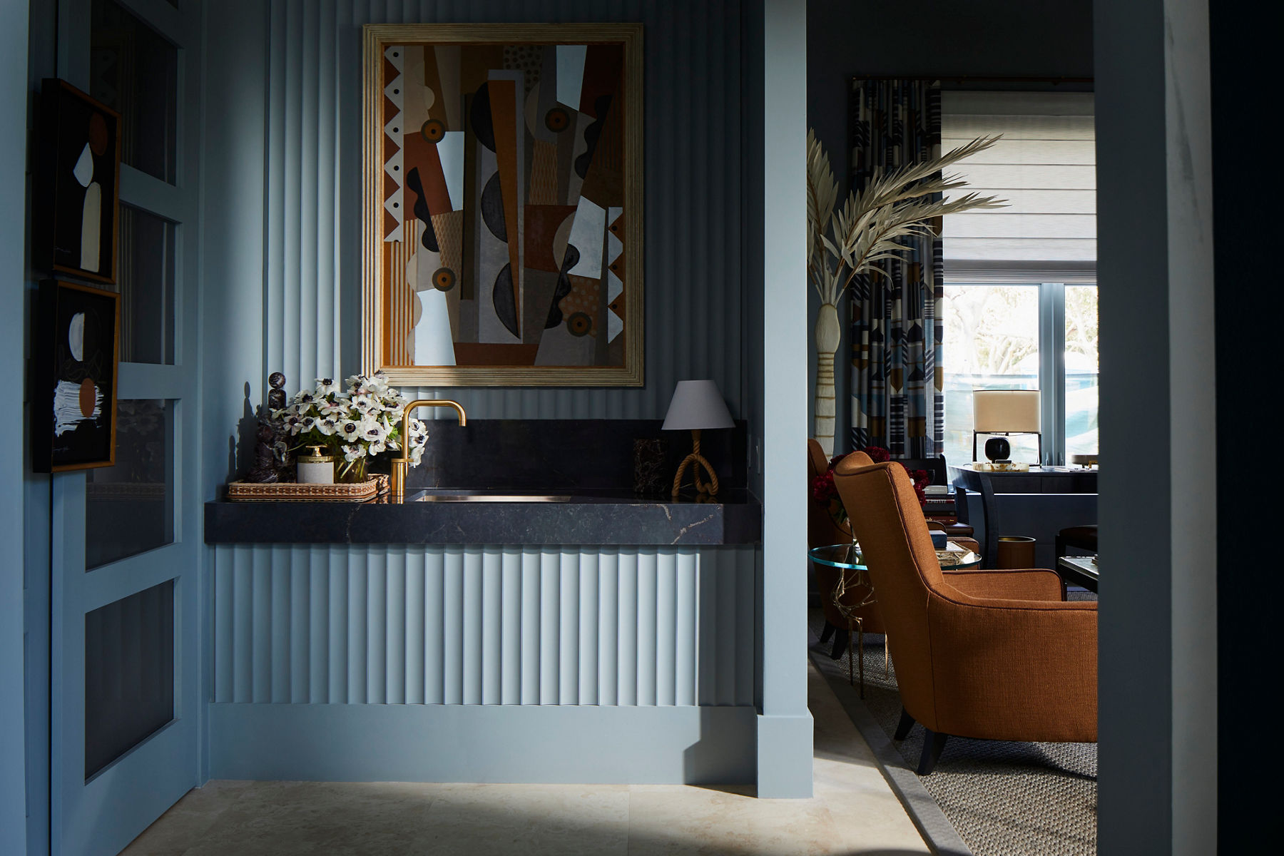 A design by Jonanthan Savage showing a wet bar in tones of blue and tan.