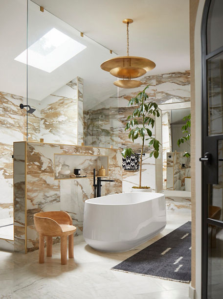 <p>Nikki’s primary bath retreat features luxurious mixed metals and a showstopping <a href="/content/kohler/us/en/products/bathtubs/shop-bathtubs/ceric-65-x-31-freestanding-bath-with-center-toe-tap-drain-8336.html?skuId=8336-0">Ceric<sup>®</sup> freestanding bath</a> as a centerpiece.</p>